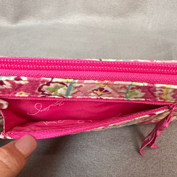 VERA BRADLEY Capri Melon Pattern Travel Organizer Wallet - Picture 7 of 11